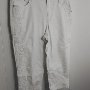Earl Jeans White Embroidered Capris